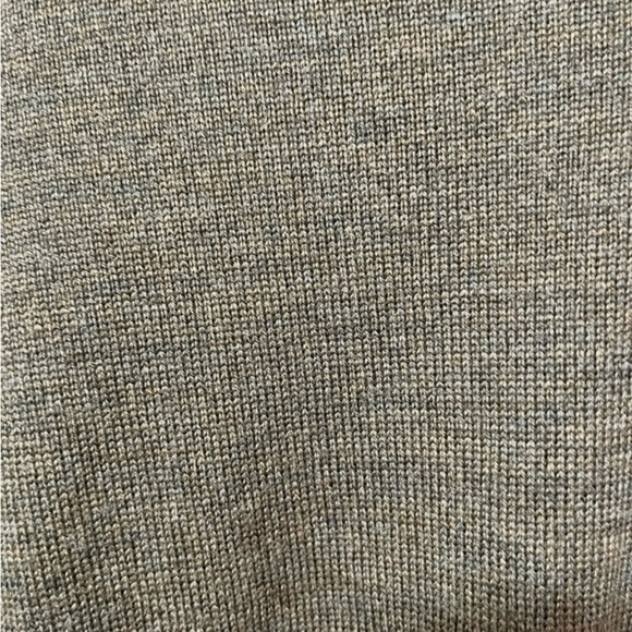 Jos. A. Bank Solid V-Neck Traveler Merino Wool Sweater Size L - Picture 6 of 8